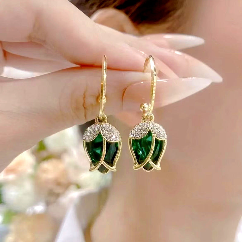 ✨ Elegante C-vormige oorringen met rozenknopjes