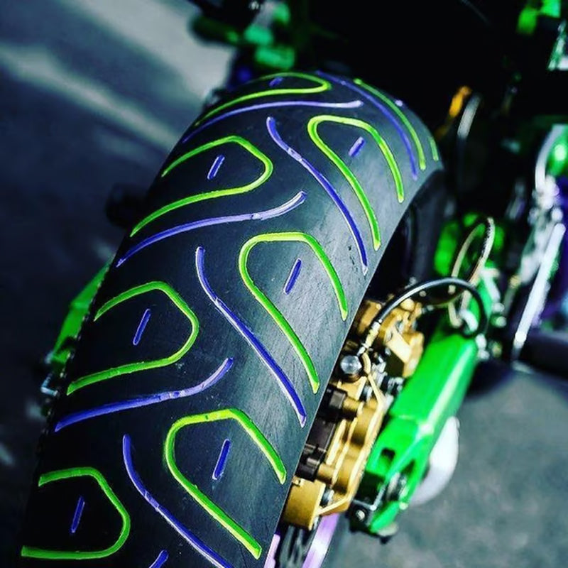 💥 Met 50% korting! 🔥 Waterbestendige bandenverfpen – 12 kleuren, 6-12 maanden houdbaar, geurloos, niet-giftig, eenvoudig aan te brengen, perfect voor krassen en custom ontwerpen 🚗